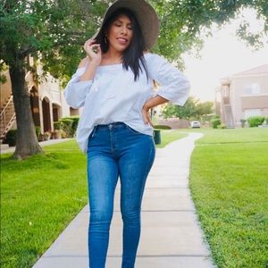 White off shoulder top. Size M. Good Condition